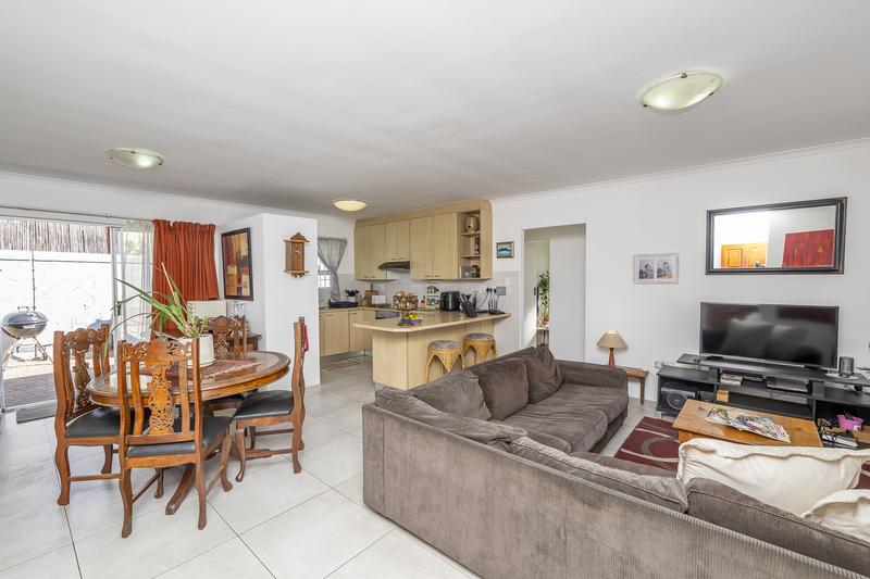 3 Bedroom Property for Sale in Uitzicht Western Cape